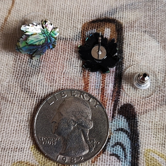 Petite Real Carved Abalone Shell Maple Marijuana Leaf Leaves Pierced Earrings - Picture 5 of 9